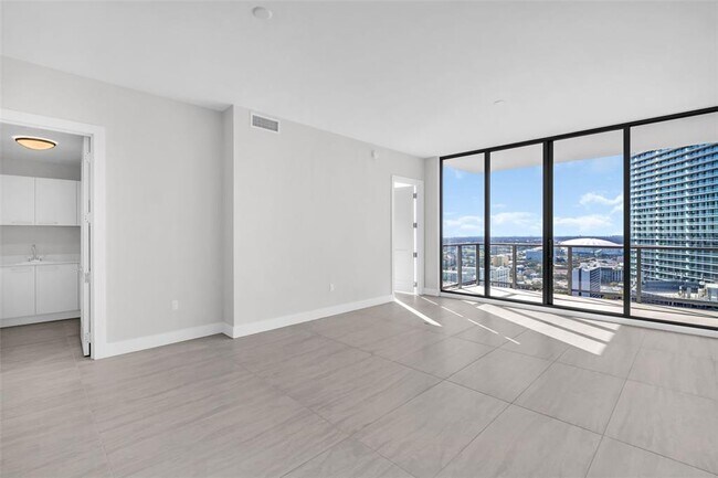 Building Photo - 275 1st Ave S