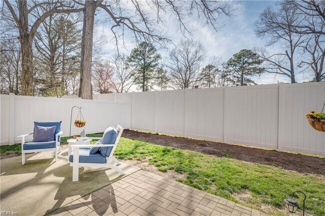 Building Photo - 225 Floridays Way