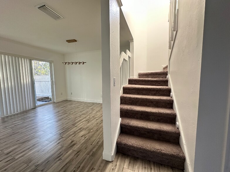 Building Photo - 9224 Ventana Ln