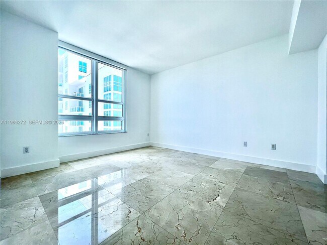 Building Photo - 950 Brickell Bay Dr