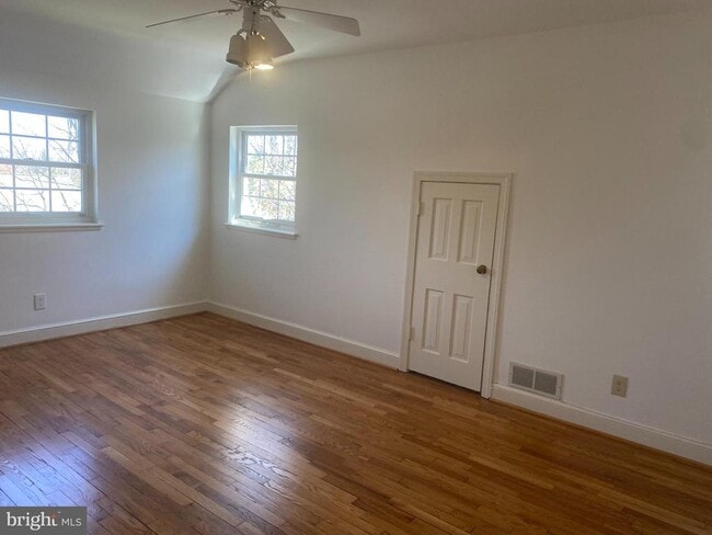 Building Photo - 716 N Overlook Dr