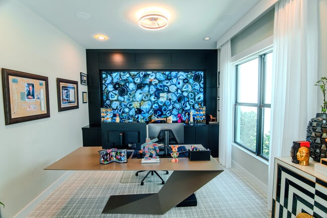 Building Photo - 8305 Fishhawk Falls Ct
