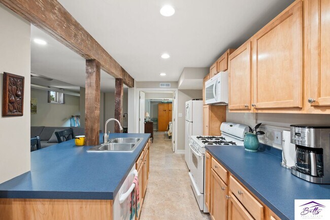 Building Photo - 132N33RD