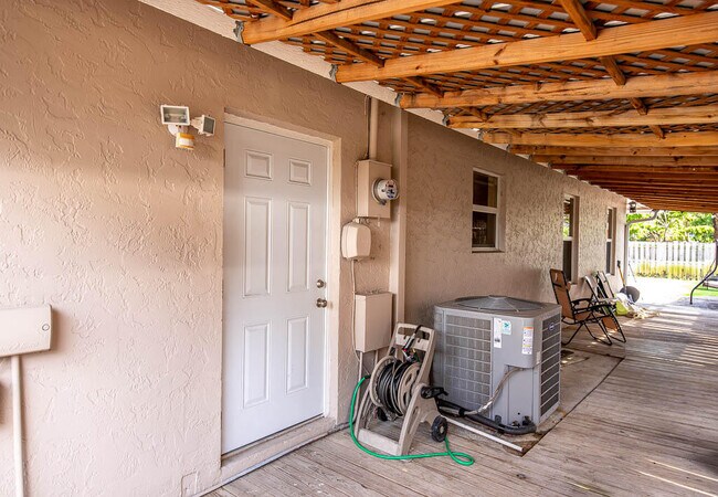 Building Photo - 5290 Pine Tree Dr