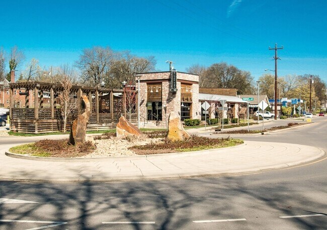 Building Photo - 312 Sloan Rd