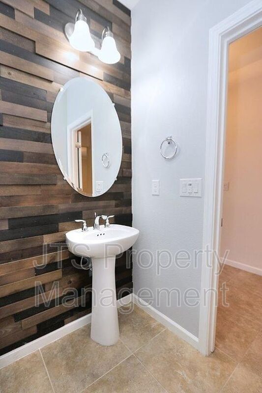 Building Photo - 9200 Rioja St