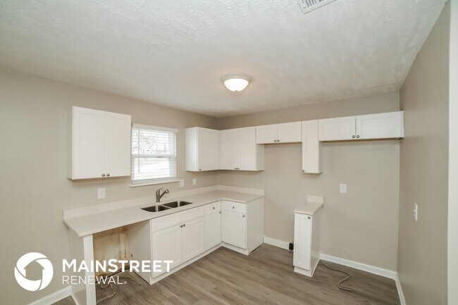 Building Photo - 5885 S Quail Dr