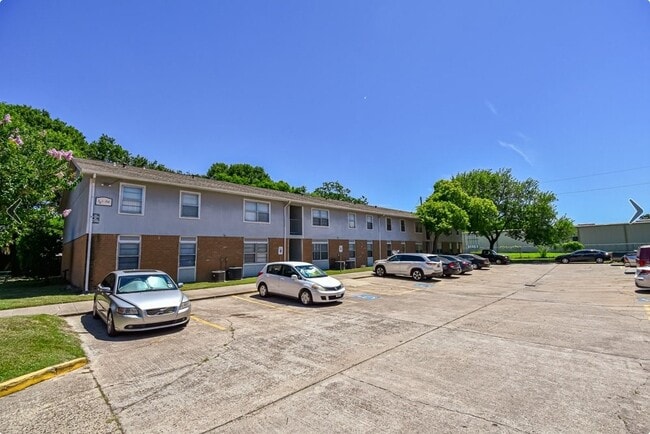 Building Photo - 5360 E 5th St