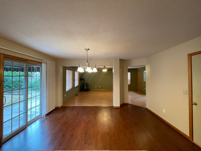 Building Photo - Two Story in Salmon Creek!