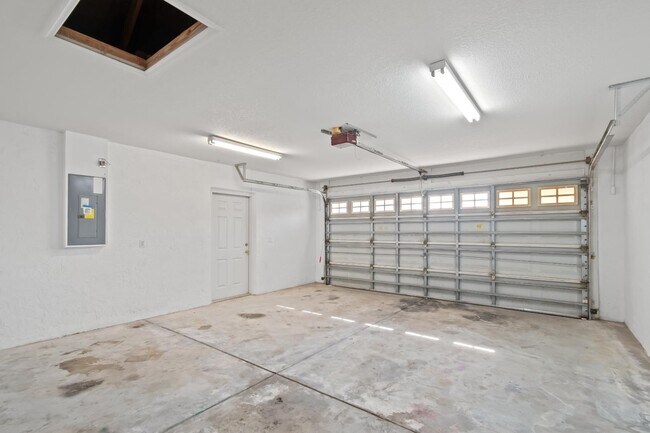 Building Photo - 12829 SW 38th Cir