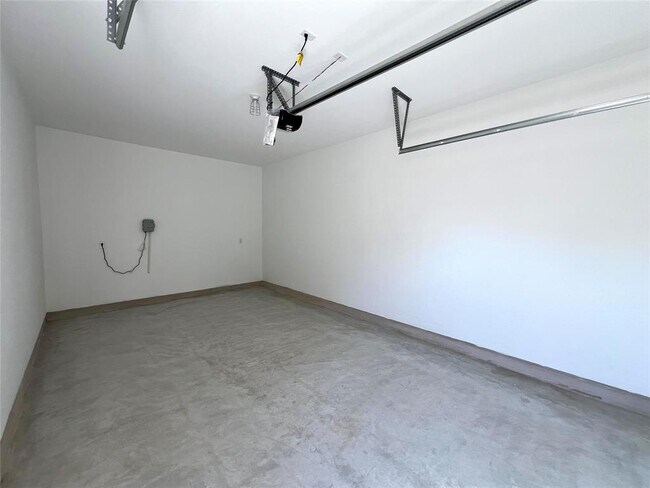 Building Photo - 302 Elm Br Trl
