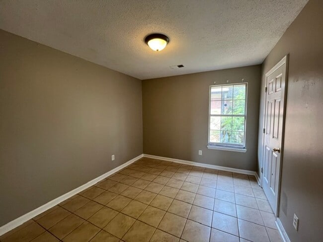 Building Photo - 392 Alex Cove