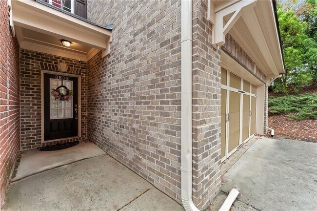 Building Photo - 3803 Manor View