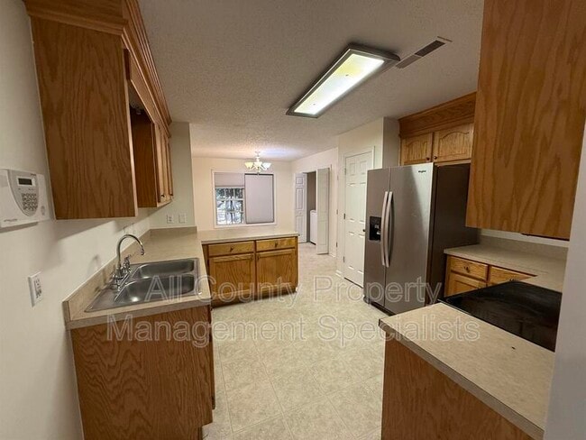 Building Photo - 3690 Oleander Dr