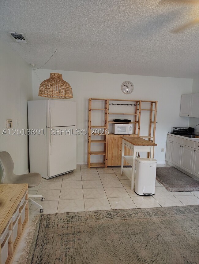 Building Photo - 1100 SW 88th Ave