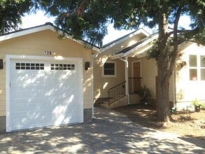 Building Photo - 2 Bed 2 Bath House Downtown Palo Alto in Crescent Park.