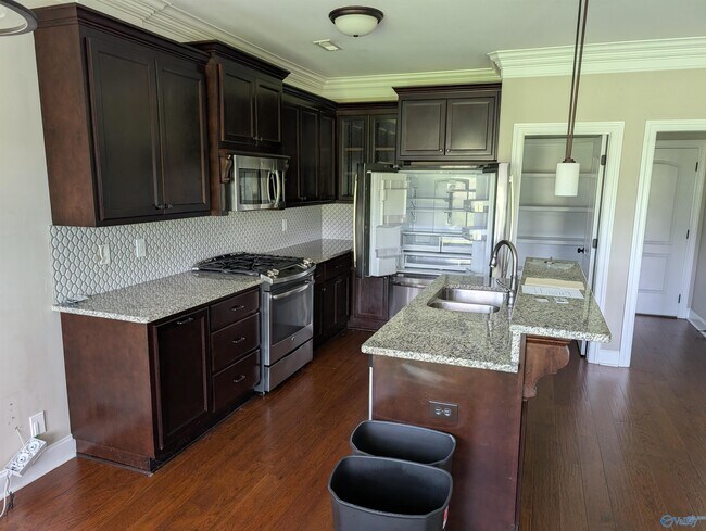 Building Photo - 7126 Weeping Willow Dr SE