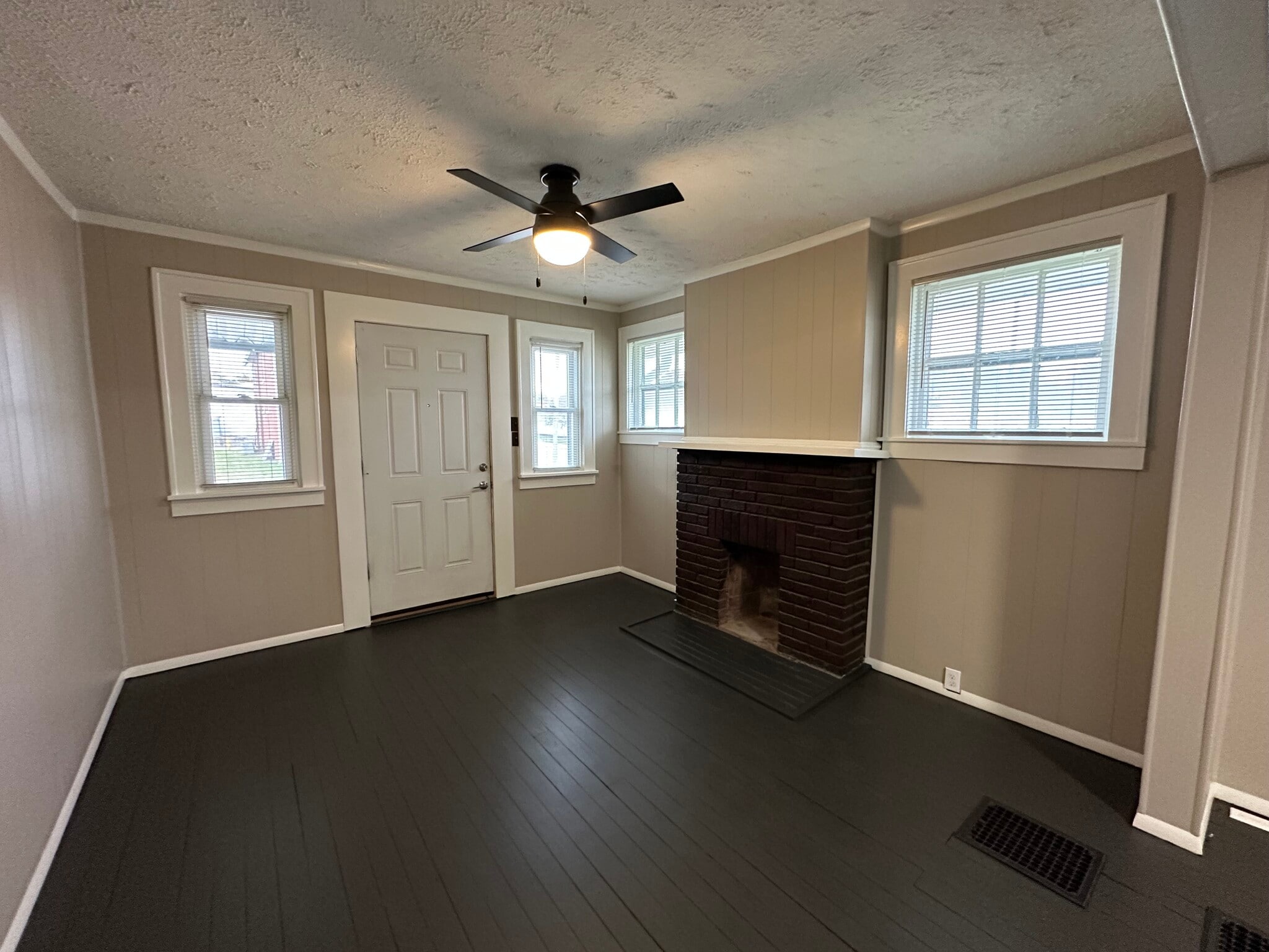 Building Photo - 424 Cherry St