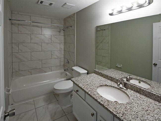 Building Photo - Charming 6 bed, 3 bath home on corner lot between S. Germantown and Hacks Cross.