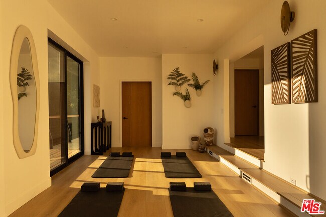 Building Photo - 7802 Torreyson Dr