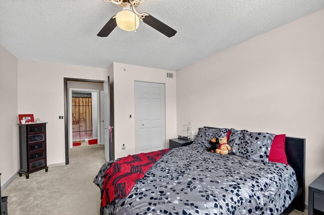 Building Photo - 1733 Village Blvd