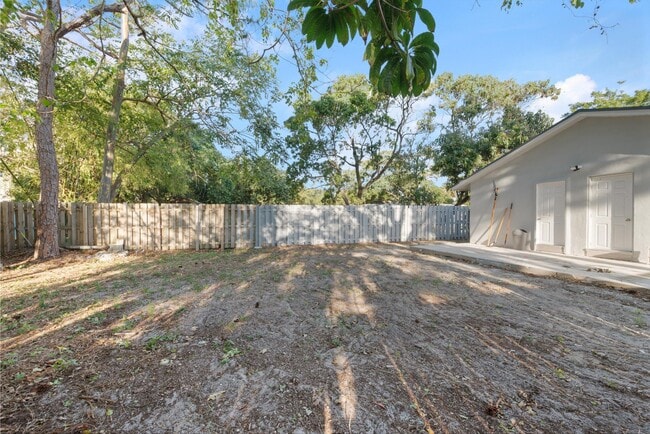 Building Photo - 836 SW 13th Ct