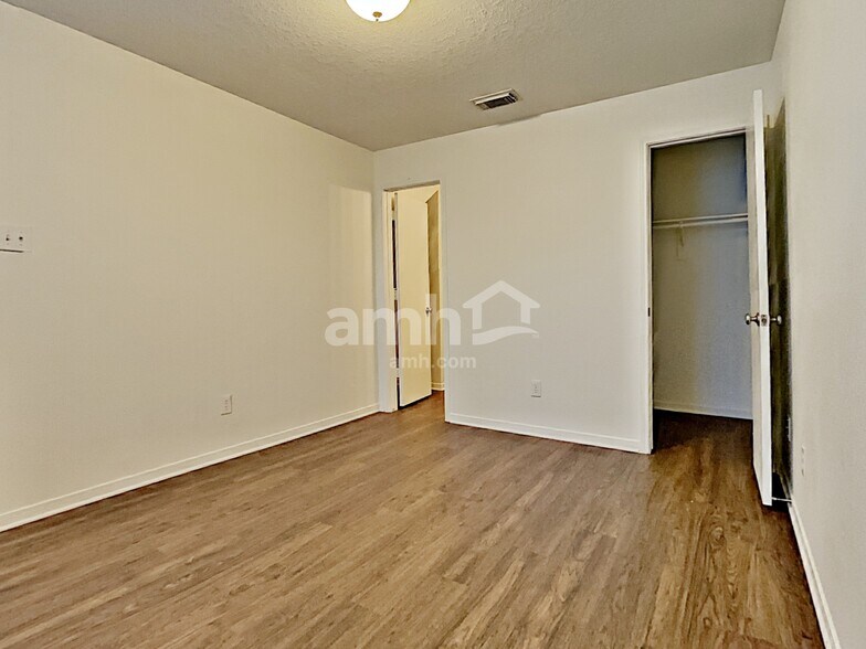 Building Photo - 1126 Deer Pass Drive
