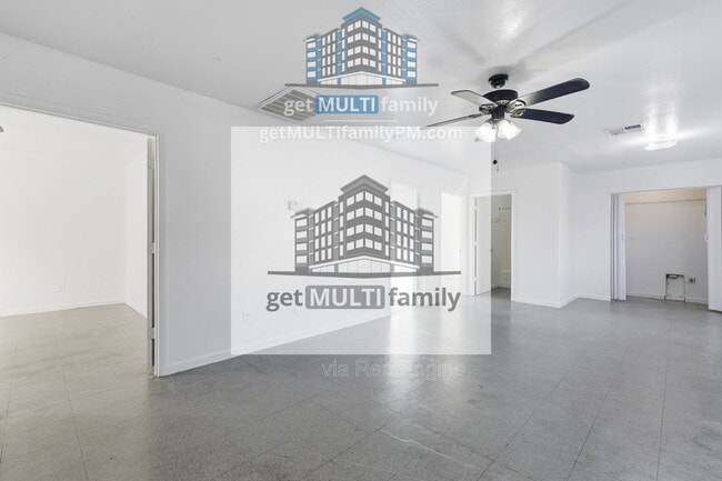 Building Photo - 1228 E Apache St