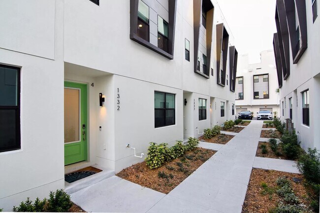 Building Photo - 1332 W Gray St