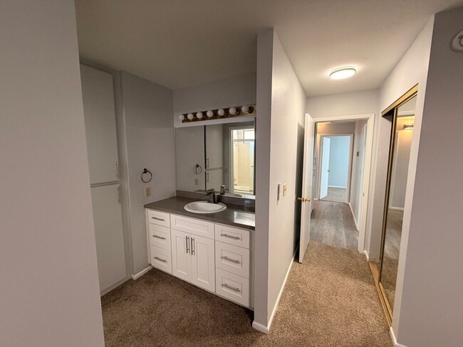 Building Photo - Welcome to this charming single-story home located in the Sunrise Manor!