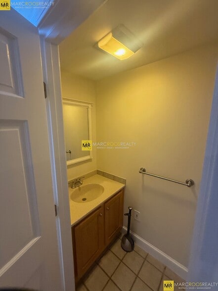 Building Photo - 5 Clarken Ct