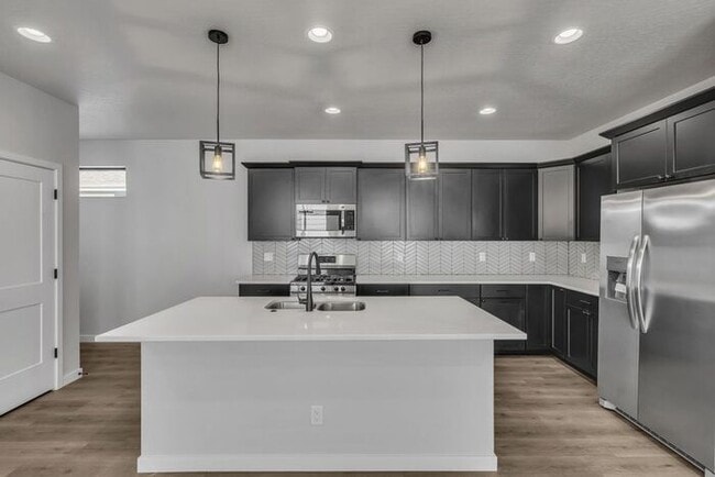 Building Photo - Effortless Elegance: Discover Your Ideal 2 Bedroom, 2 Bath Sanctuary