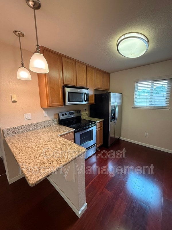 Building Photo - 300 Glenwood Cir