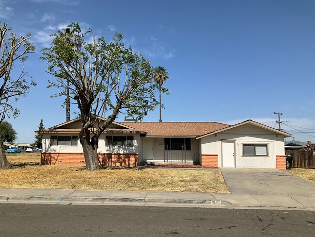 Building Photo - APPLY NOW!!!!