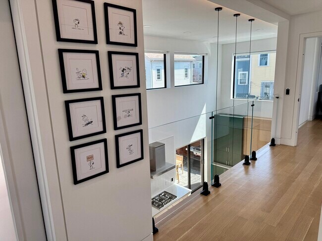 Building Photo - 22 Parker St