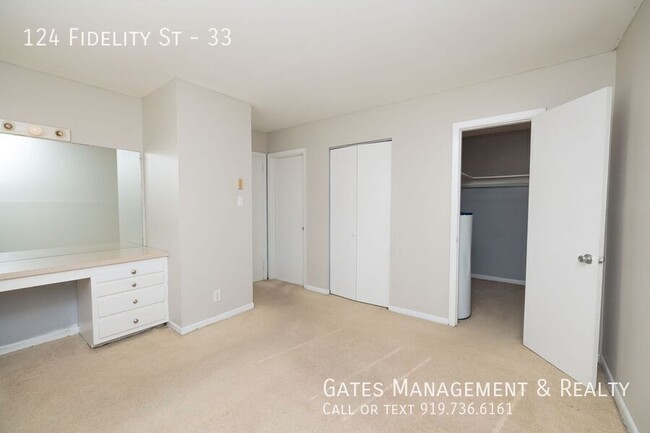 Building Photo - Very nice apartment convenient to everythi...