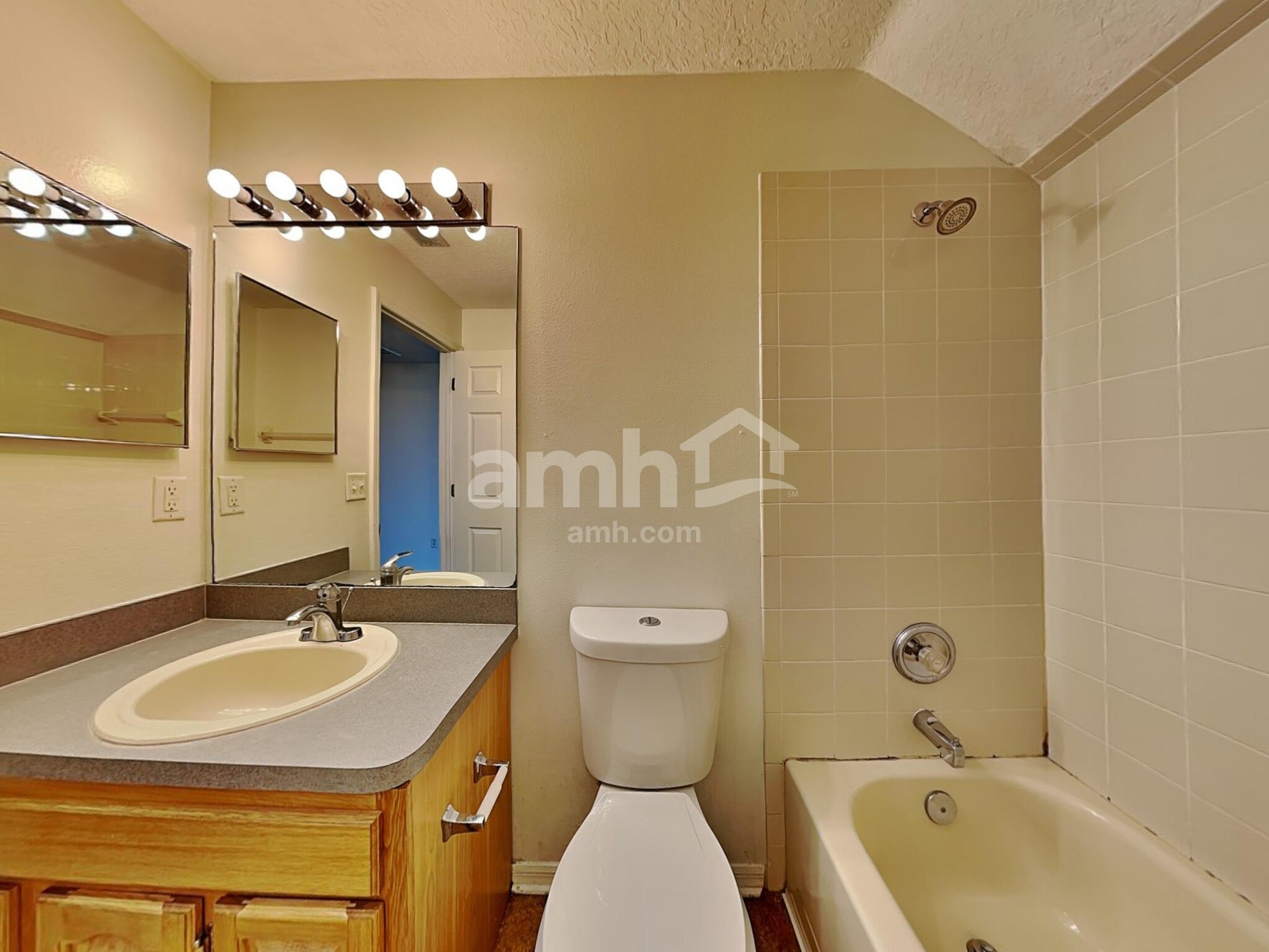 Building Photo - 6516 Summer Cove Dr