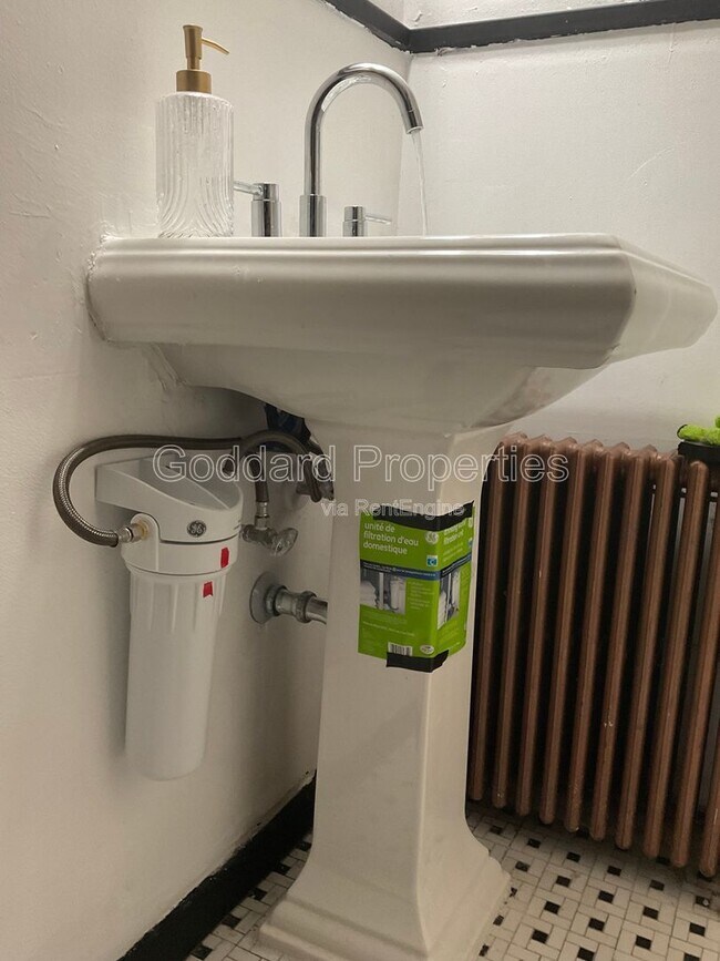 Building Photo - 4320 Sheldon Ave