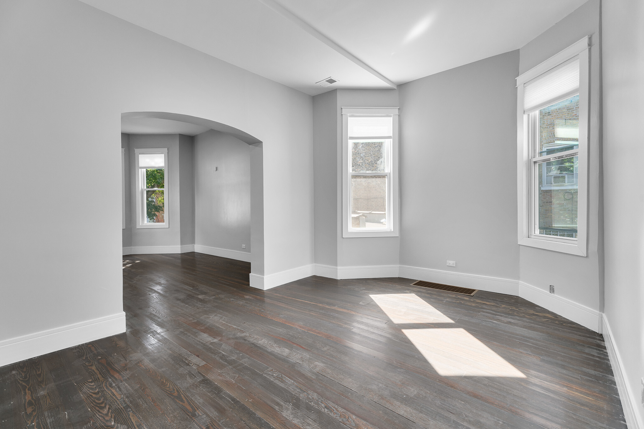 Building Photo - 1406 N Kildare Ave