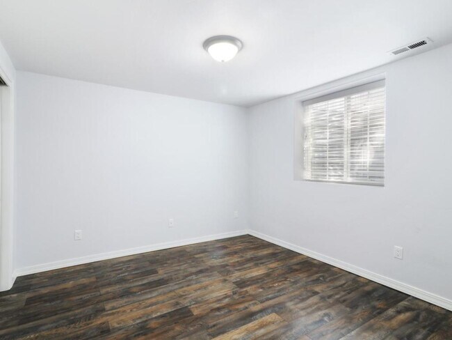 Building Photo - 695 W Riodosa Dr