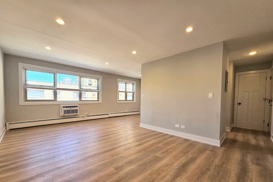 Building Photo - 531 W Aldine Ave