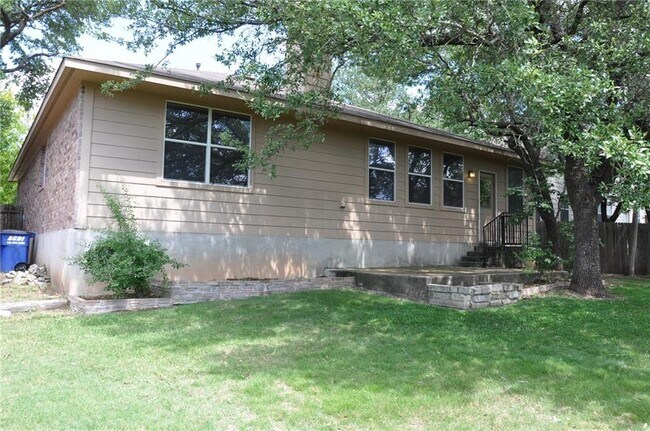 Building Photo - 507 Las Colinas Dr