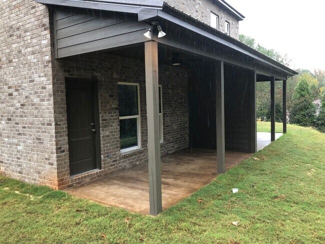 Building Photo - r38