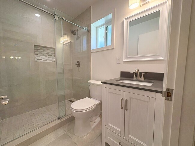 Building Photo - Stylish & Comfortable 1-Bedroom Apartment ...