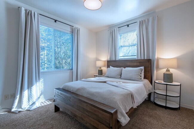 Building Photo - Fully Furnished 2 BR Townhouse in Driggs with Attached Garage