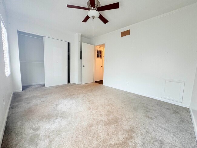 Building Photo - 2325 W Pensacola St