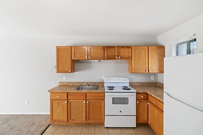 Interior Photo - Airport Apartments (DCP Venture 3 LLC)