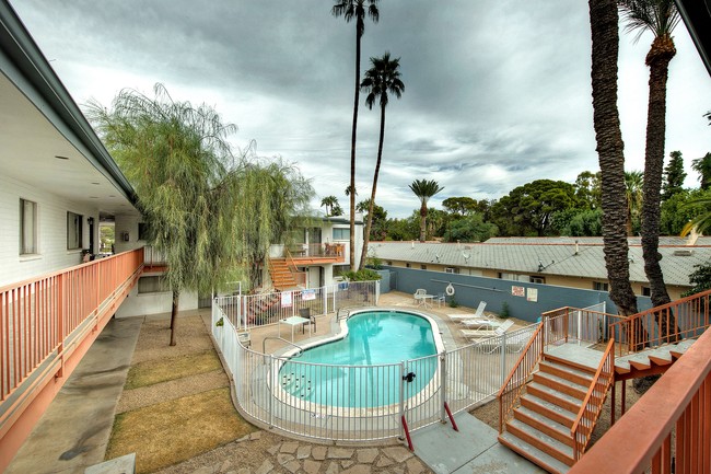 Central Courtyard Pool - The Estates at Medlock