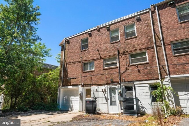 Building Photo - 53 Madison Dr