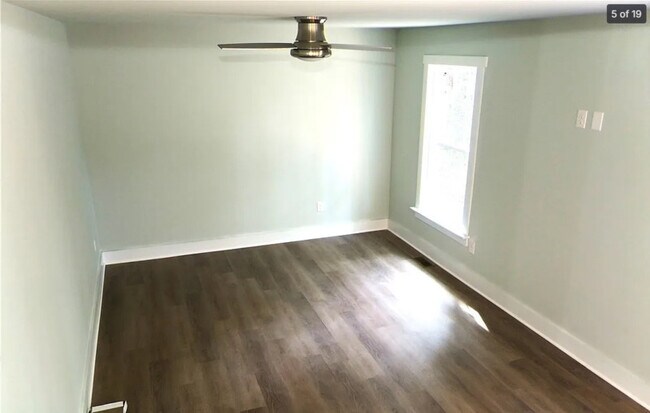 Building Photo - 16208 Pauline Ave